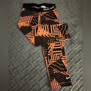 Nike Pro Mid Rise Cropped Leggings